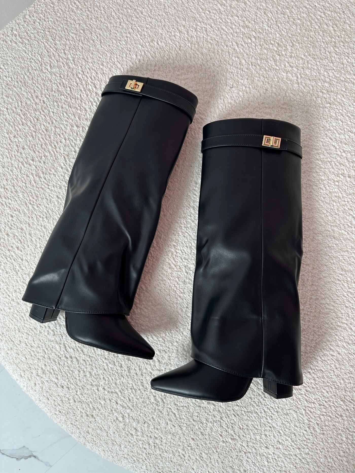 Apollo™ | Schwarze Stiefel mit Riegel